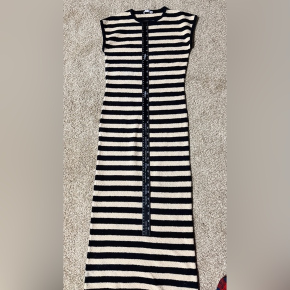 Zara sleeveless knit midi dress. 
Striped Black and cream Dress - Picture 10 of 10